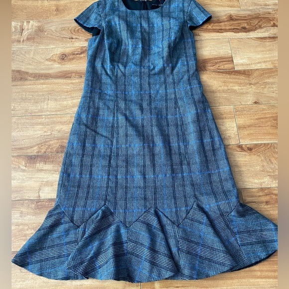 Banana Republic Grey Plaid Knee Length Ruffle Detail Women’s Size 4 Dress - Picture 7 of 12